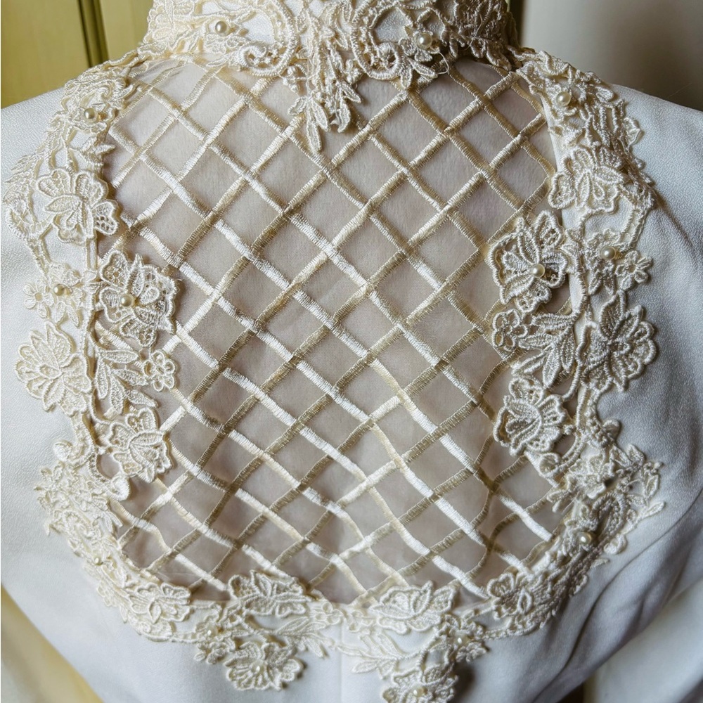 Vintage Cachet Sz 12 Warm White Blazer with Lace Detail, Lattice Back - Picture 5 of 14